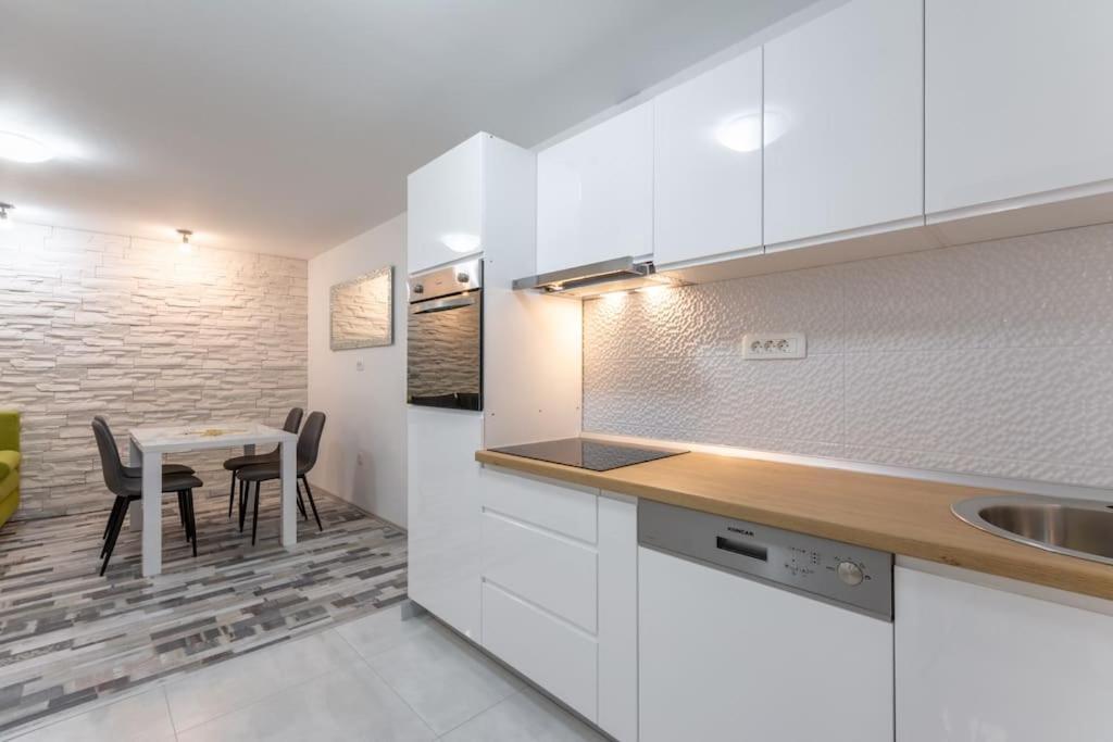 Apartment 3M - One Bedroom Apartment Сплит Екстериор снимка